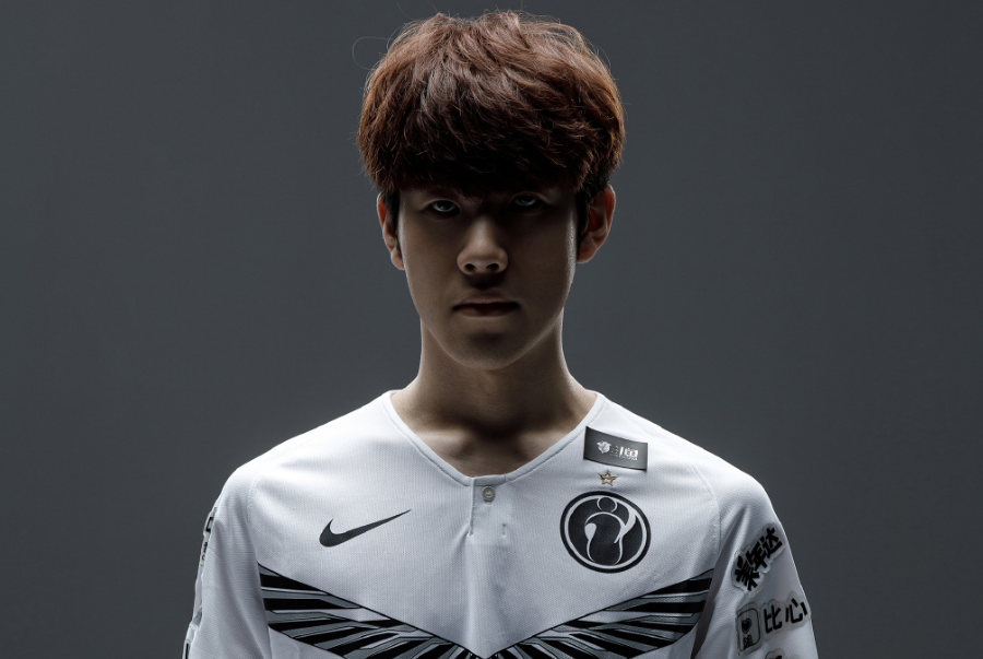 Zeus , 快点回来😭 Doran 的武器潜伏成功！秀神 Fox 击倒了 faker ，而 Dplus KIA 赢得了 T1