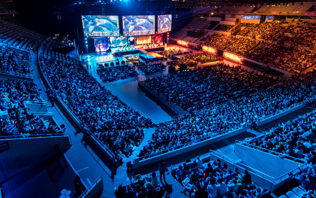 LNG Esports vs WBG数据对比：上单位置半斤八两！Weiwei真不如Tarzan